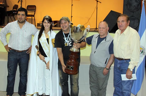 Trofeo de ciervo de “vasco” Omar Zuazo de Quehué